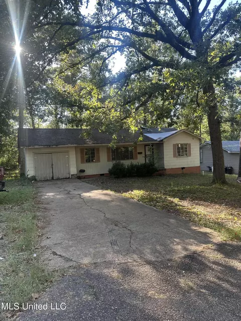 2469 Paden St, Jackson, MS 39204 photo 1