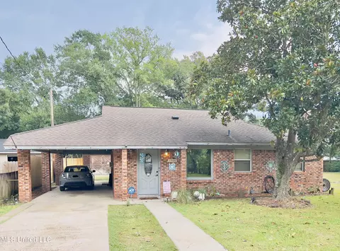 1206 13th Ct, Pascagoula, MS 39567