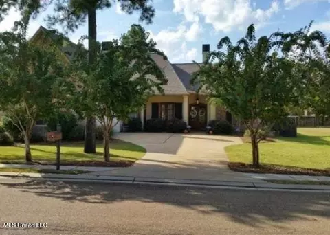 137 Hartfield Dr, Madison, MS 39110