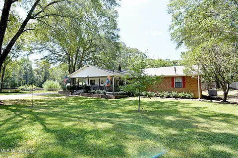 1411 Lee Rd, Byhalia, MS 38611