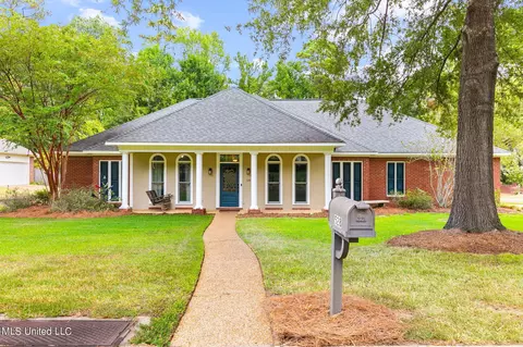 528 Cliffview Dr, Brandon, MS 39047
