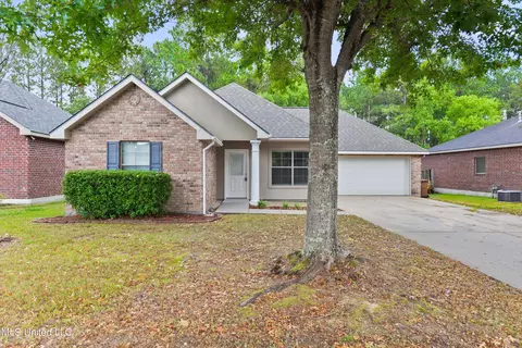 10327 English Manor Dr, Gulfport, MS 39503