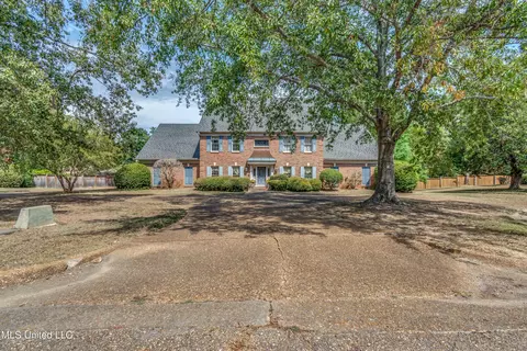 26 Wimbledon Dr, Jackson, MS 39211