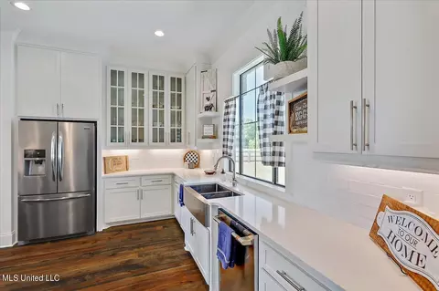 Kitchen - 115 Crossview Pl, Brandon, MS 39047 photo 4 of 8