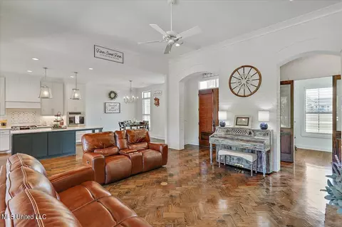 Living - 115 Crossview Pl, Brandon, MS 39047 photo 3 of 4