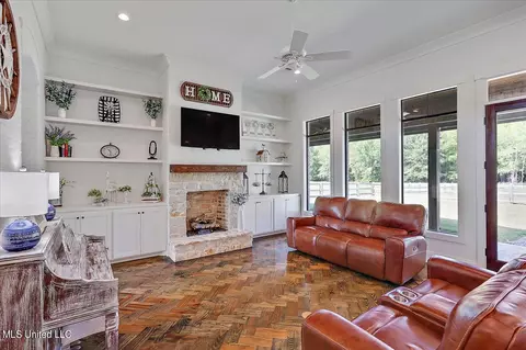 Living - 115 Crossview Pl, Brandon, MS 39047 photo 1 of 4