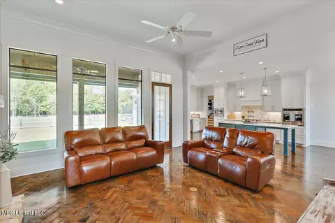 Living - 115 Crossview Pl, Brandon, MS 39047 photo 4 of 4