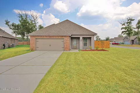 7750 Georgia Cv, Ocean Springs, MS 39564