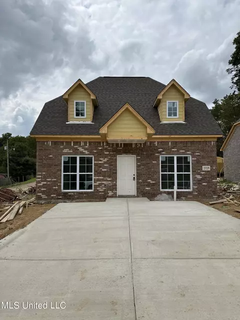 2725 Caffey St, Hernando, MS 38632 photo 2