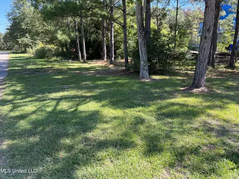 6025 3rd St, Bay Saint Louis, MS 39520