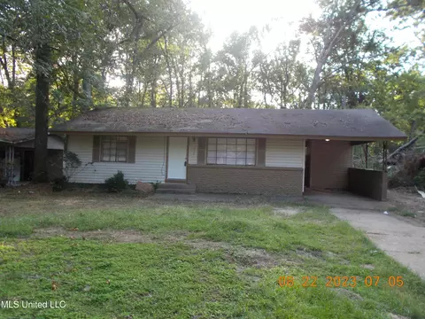 2751 Brookwood Dr, Jackson, MS 39212