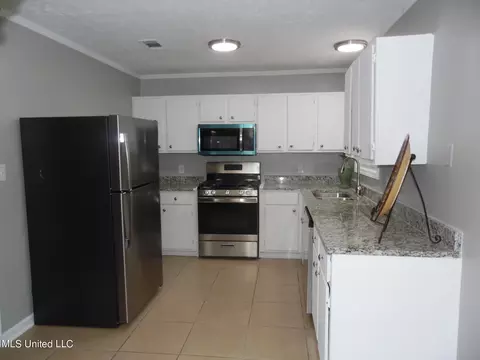 Kitchen - 2313 Hickory Dr, Jackson, MS 39204 photo 1 of 1