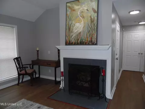 Living - 2313 Hickory Dr, Jackson, MS 39204 photo 2 of 2
