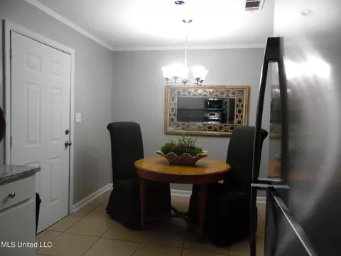 Dining - 2313 Hickory Dr, Jackson, MS 39204 photo 1 of 1