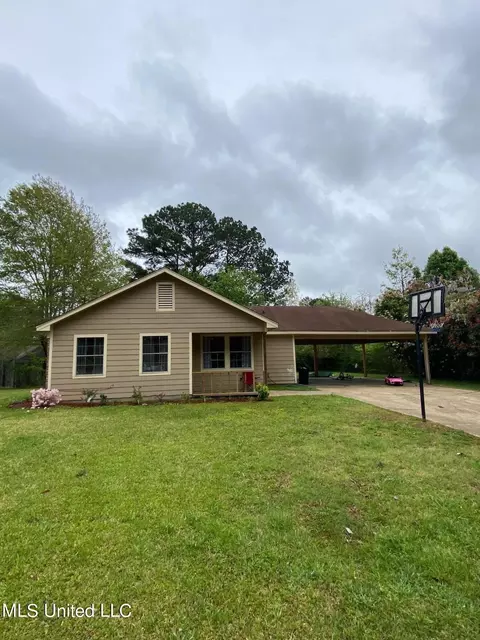 3912 Lost Lake Cir, Jackson, MS 39212 photo 1