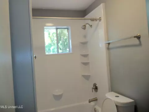 4605 Village Dr, Jackson, MS 39206 photo 3