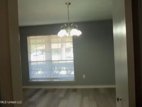 4605 Village Dr, Jackson, MS 39206 photo 4