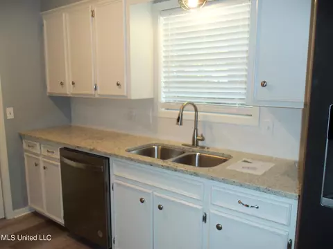 4605 Village Dr, Jackson, MS 39206 photo 15