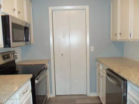 4605 Village Dr, Jackson, MS 39206 photo 14