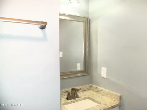 4605 Village Dr, Jackson, MS 39206 photo 9