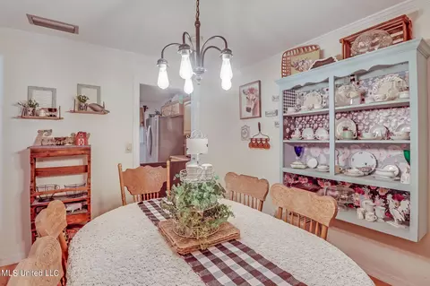 Dining - 1103 Ward Pineview Rd, Lucedale, MS 39452 photo 1 of 2
