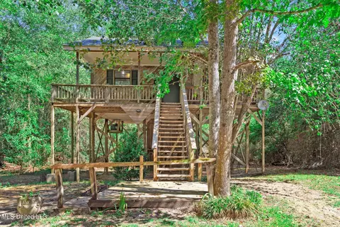 63 Landing Rd, Hattiesburg, MS 39401