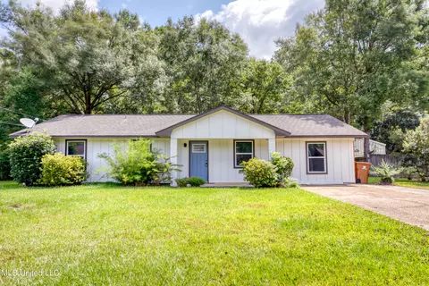 864 Vee St, Biloxi, MS 39532