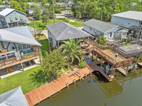 6273 Shawnee St, Kiln, MS 39556