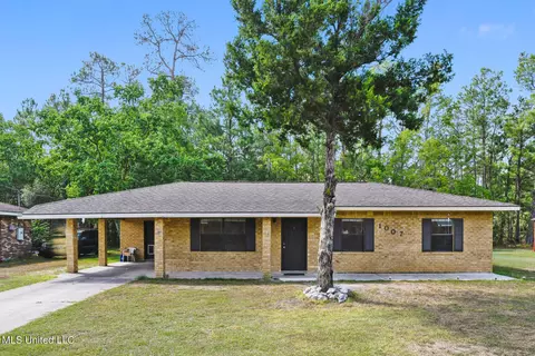 1007 Rue De Lasalle St, Waveland, MS 39576