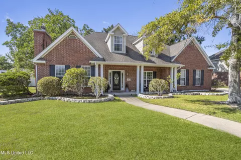 3827 Bergerac Ln, Ocean Springs, MS 39564