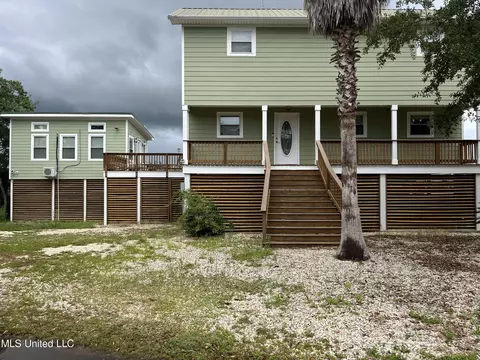 9116 W Simmons Cir, Ocean Springs, MS 39564
