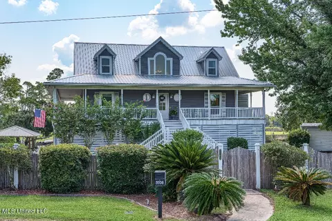 5708 Caldwell Dr, Ocean Springs, MS 39564
