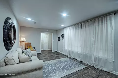 211 Dona Ave, Jackson, MS 39212 photo 9