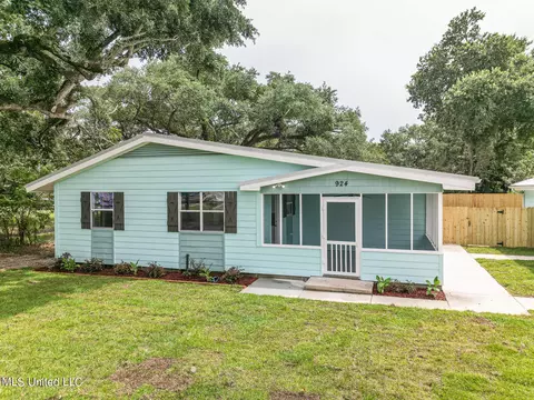 924 E First St, Long Beach, MS 39560