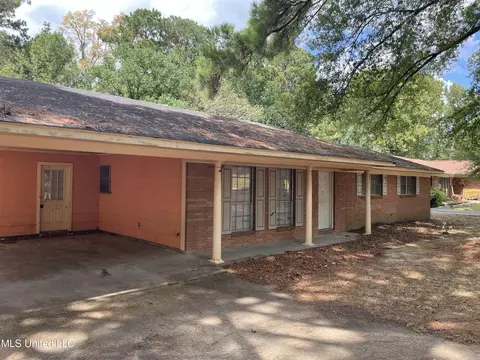 2377 Castle Hill Dr, Jackson, MS 39204