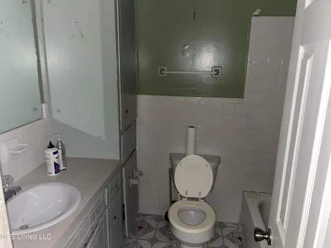 2377 Castle Hill Dr, Jackson, MS 39204 photo 2