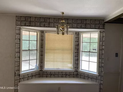 2377 Castle Hill Dr, Jackson, MS 39204 photo 3