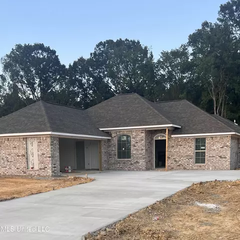242 Chartleigh Cir, Canton, MS 39046
