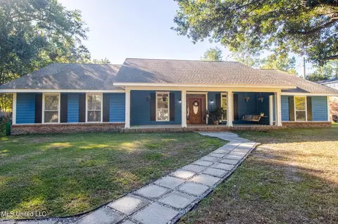 153 Bayou Cir, Gulfport, MS 39507