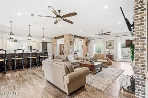 83 Derrick Rd, Wiggins, MS 39577 photo 8