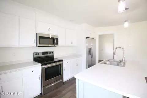 Kitchen - 116 Green Rd, Lucedale, MS 39452 photo 5 of 8
