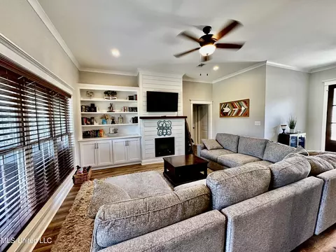 21057 Snow St, Moss Point, MS 39562 photo 9
