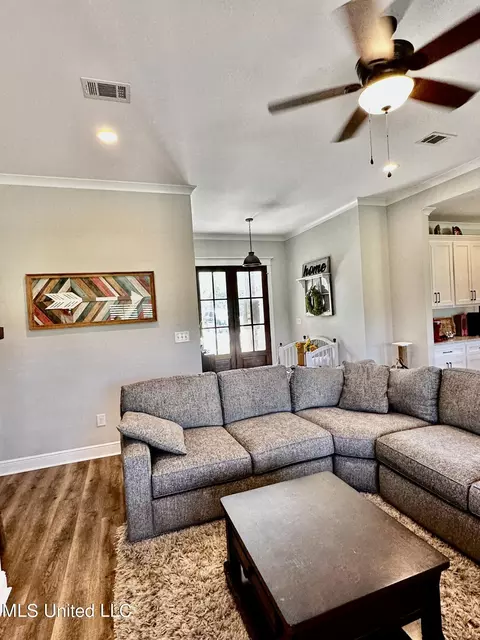 21057 Snow St, Moss Point, MS 39562 photo 10