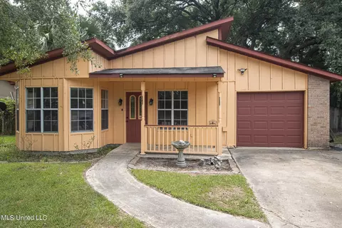 13205 Cloverdale St, Ocean Springs, MS 39564