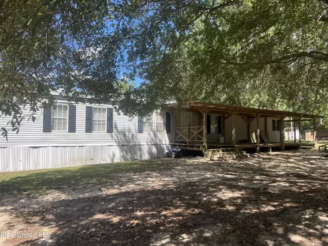 592 Beach Rd, Poplarville, MS 39470
