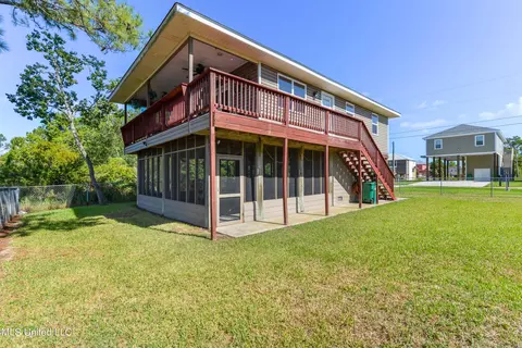4015 Cardinal St, Bay Saint Louis, MS 39520