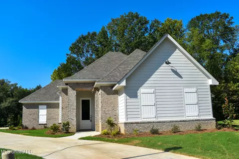 141 Salus Bnd, Clinton, MS 39056