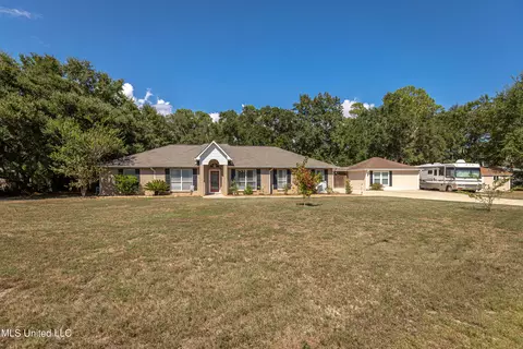 1004 Sycamore St, Ocean Springs, MS 39564