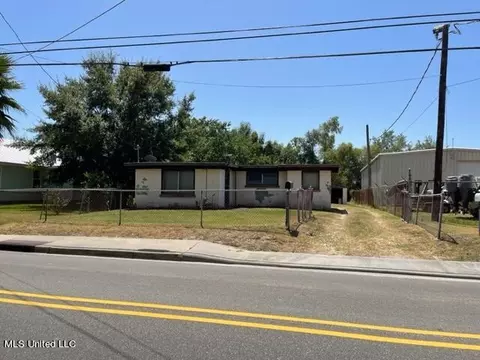 526 Main St, Bay Saint Louis, MS 39520