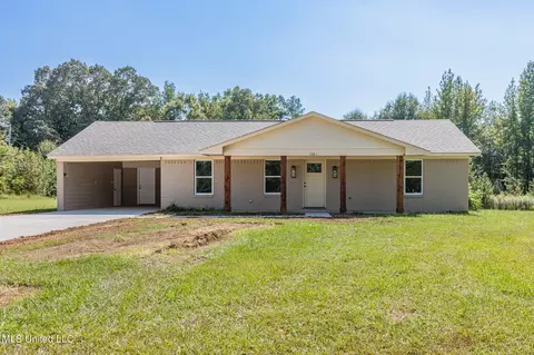 1381 W Woodward Ave, Holly Springs, MS 38635